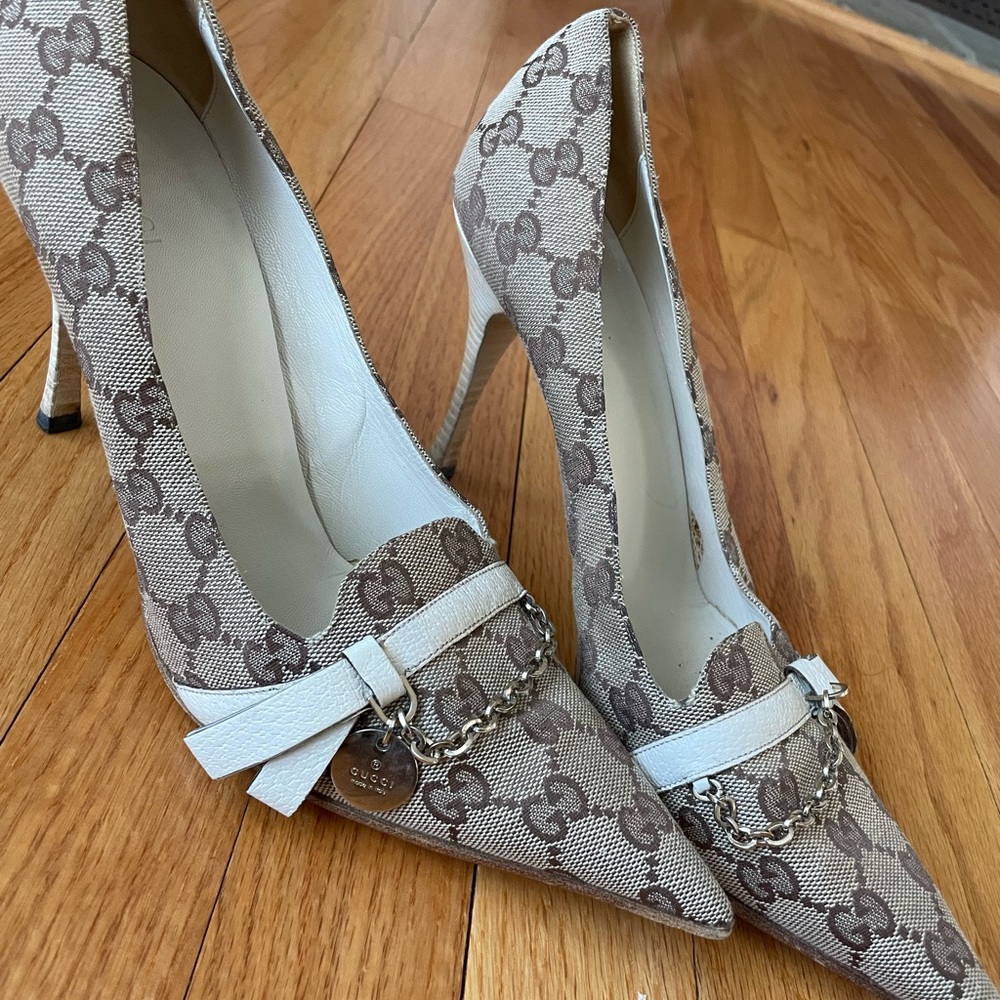 Gucci pointed toe pump heels, size 10, gently used cream/tan about 4 inch heel